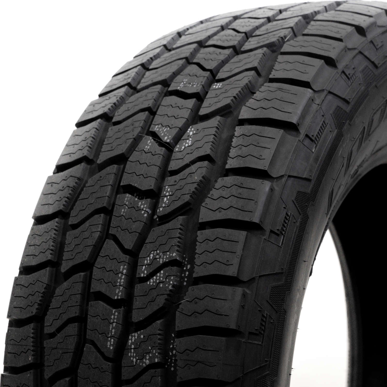 Cooper Discoverer AT3 4S 235/75R15XL