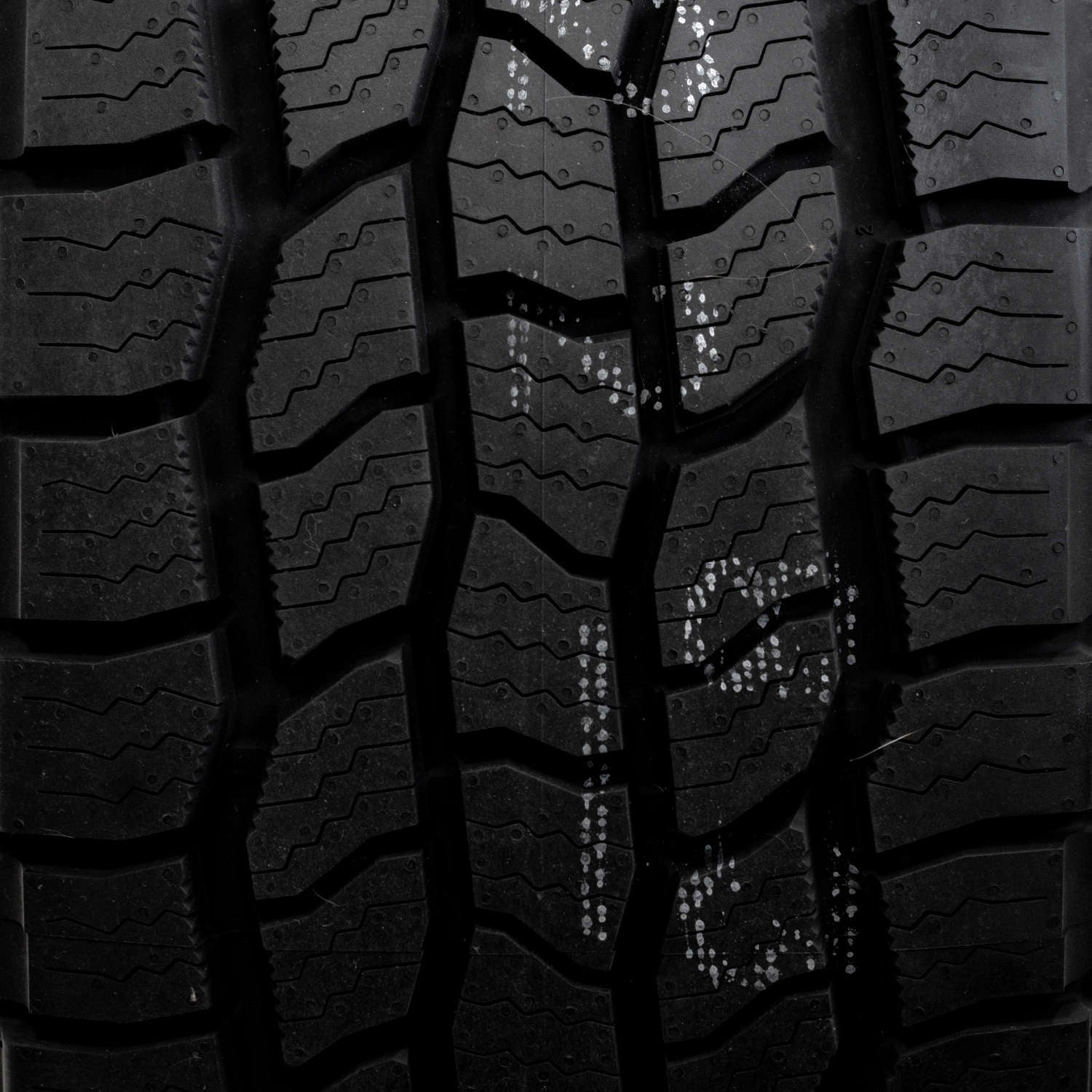 Cooper Discoverer AT3 4S 235/75R15XL