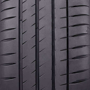 Michelin Pilot Sport 4 225/40ZR18 Tire