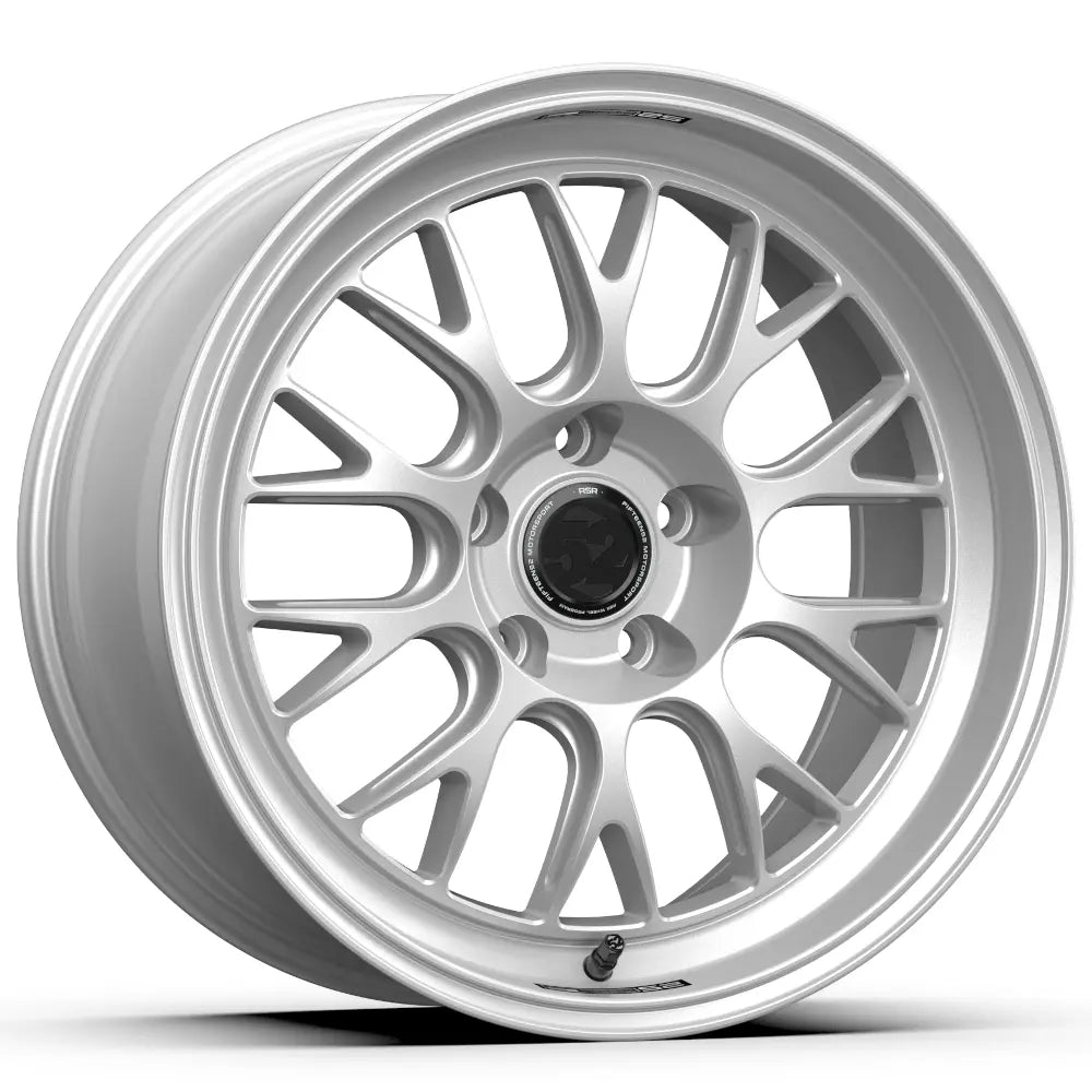 Fifteen52 Holeshot RSR Radiant Silver wheel